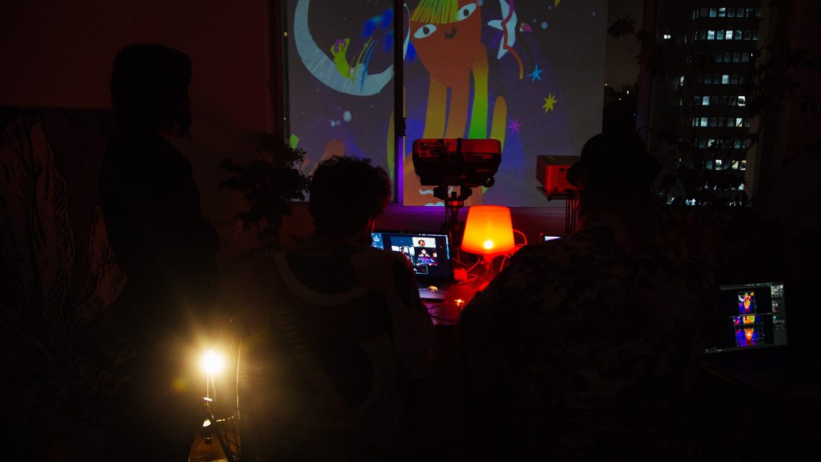 LIVE LIGHT CREW
