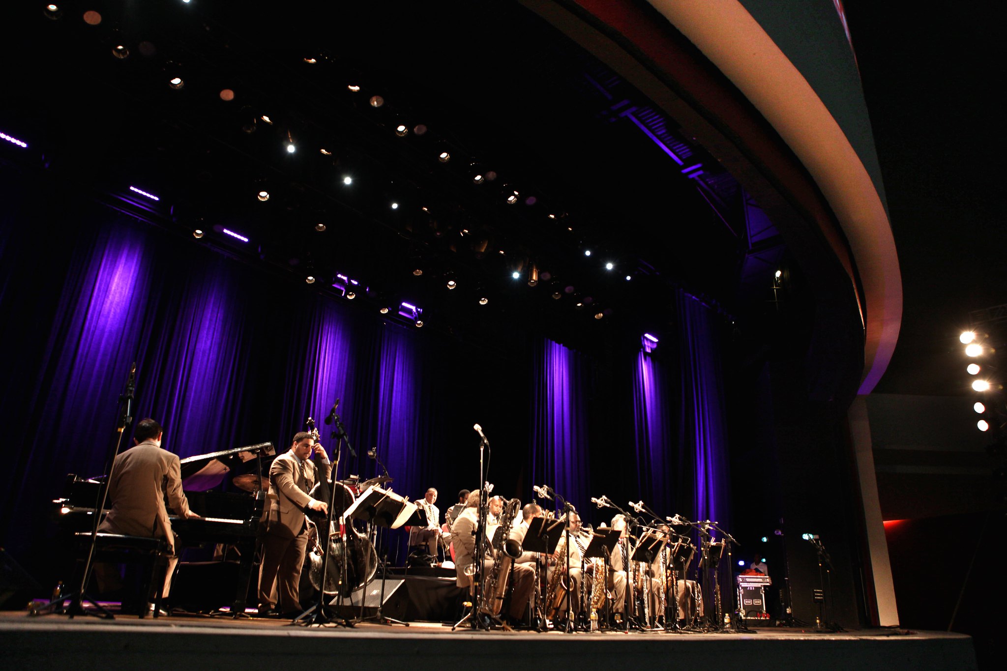 DO FREVO AO JAZZ - SPOK FREVO ORQUESTRA